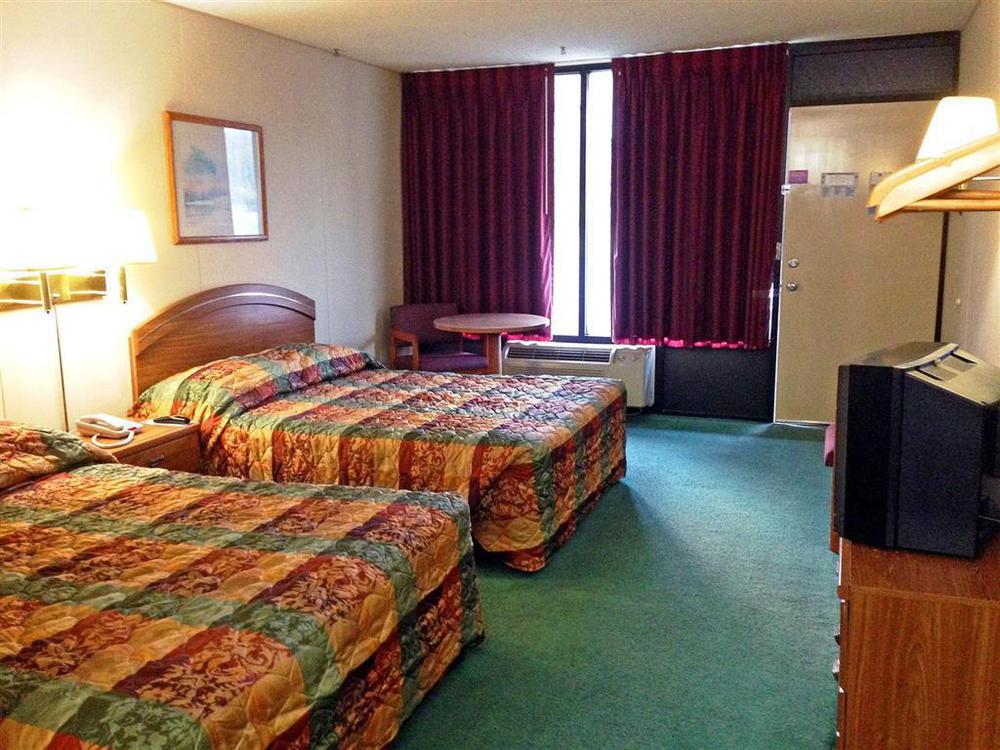 The Metropolitan Hotel Branson Room photo